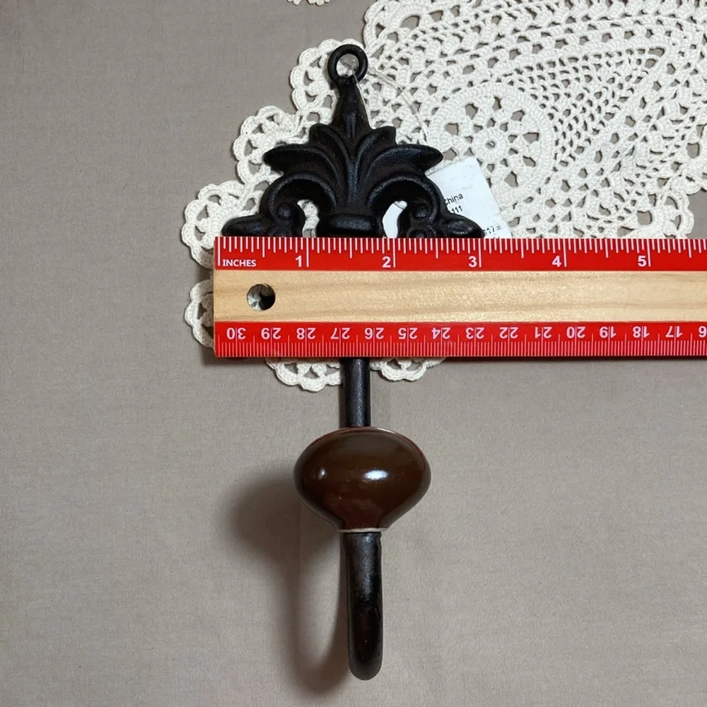 NWT Cast Iron Wall Hooks Set Of 3